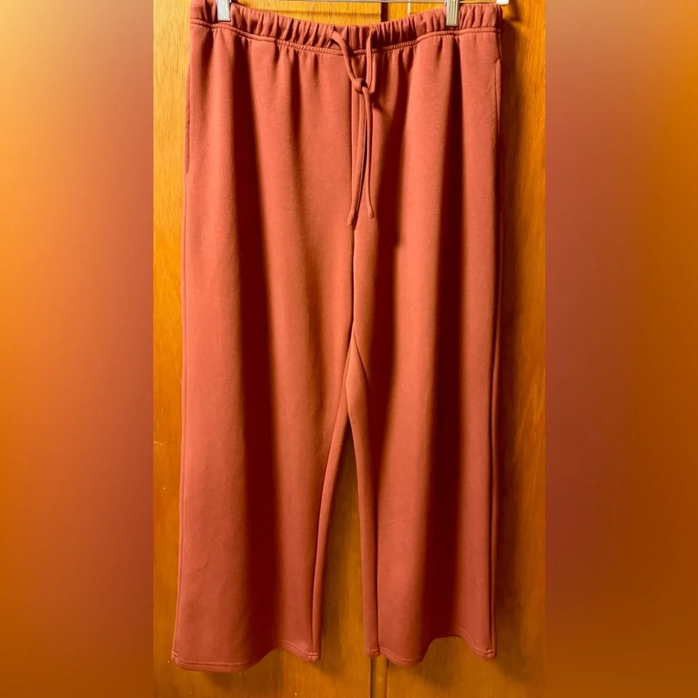 Cueply Two-Piece Matching Lounge Set - Picture 9 of 13